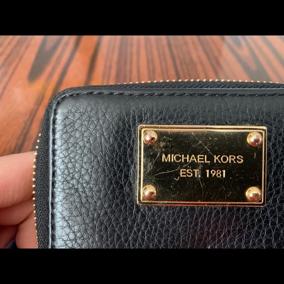 MICHAEL KORS compact zip wallet - Picture 2 of 8